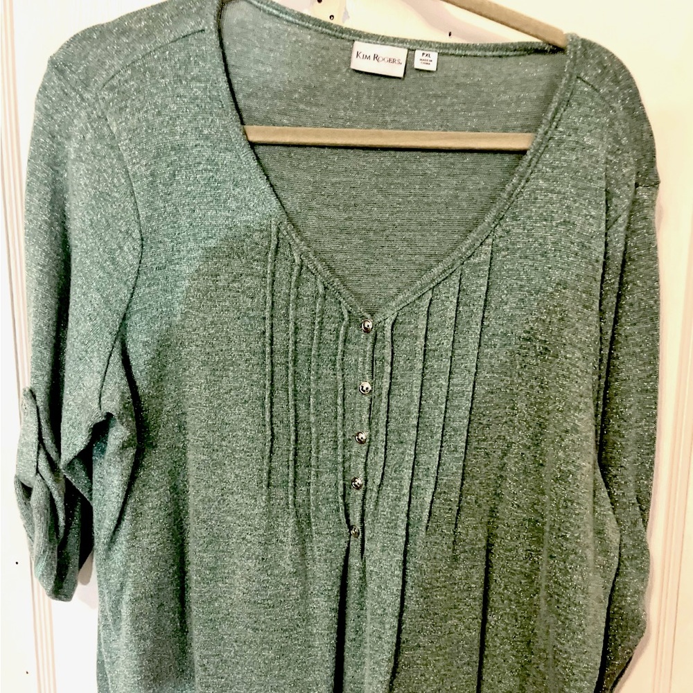 Kim Rogers mint green with sparkers PXL. V-neck